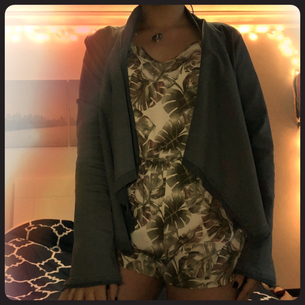 Forever 21 leaf print romper 🌿🍃